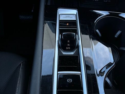 Used 2025 Volkswagen Atlas SE image 25