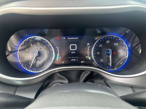 Used 2025 Chrysler Pacifica Select FWD image 12