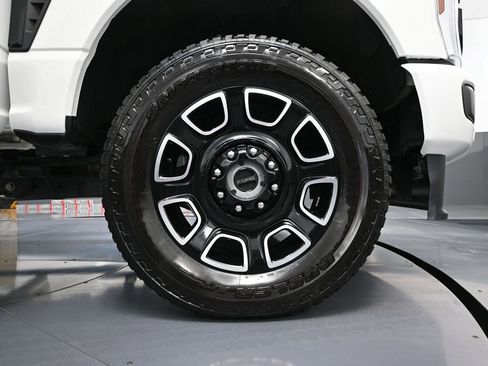 Used 2025 Ford F250 Platinum image 16