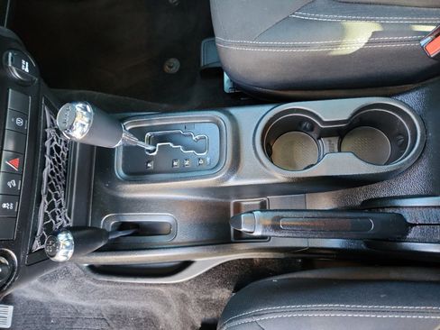 Used 2017 Jeep Wrangler Rubicon w/ Power Convenience Group image 15