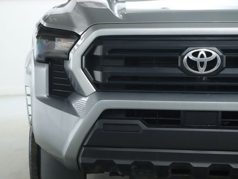Used 2024 Toyota Tacoma SR image 7