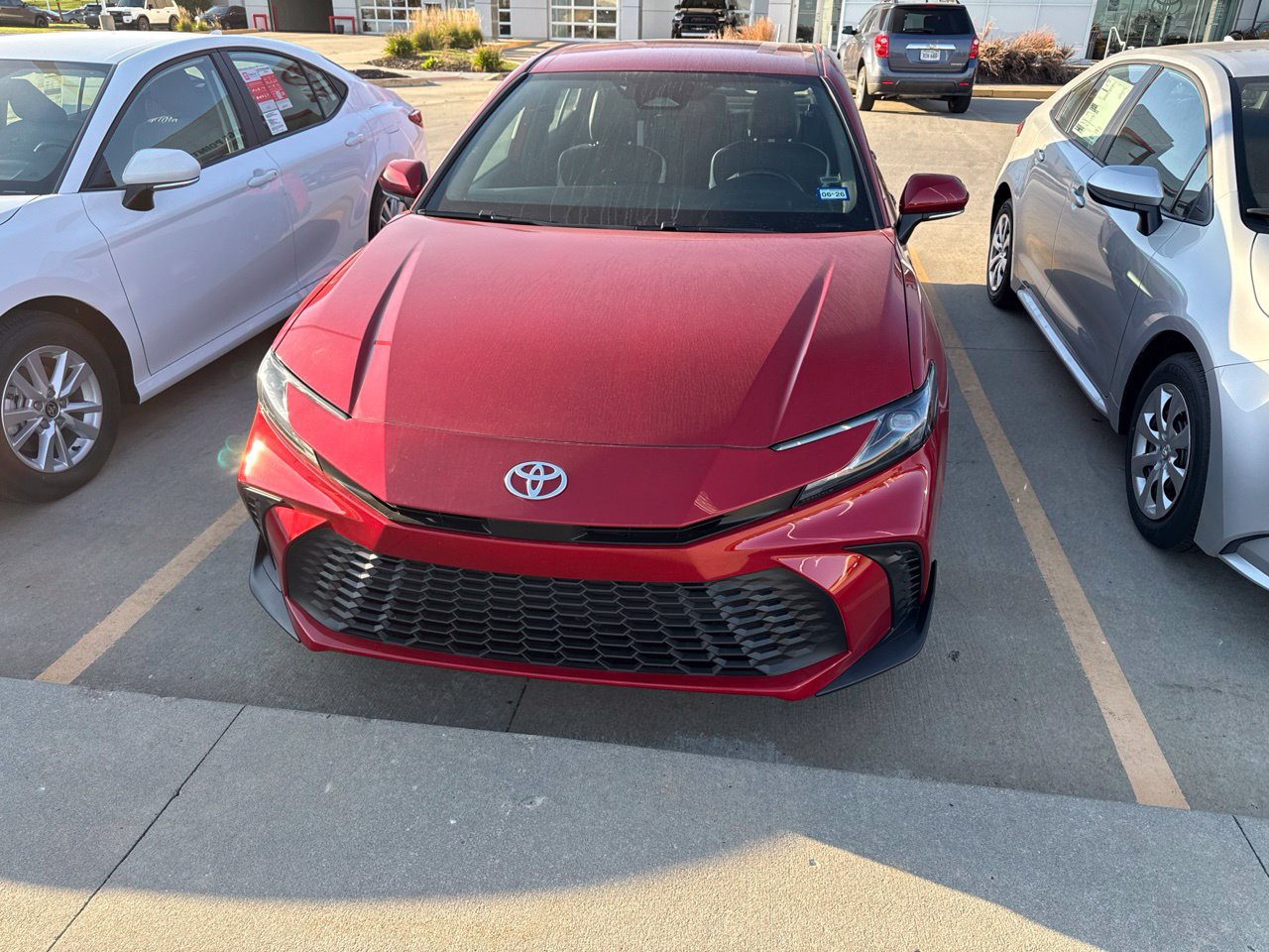 Used 2025 Toyota Camry Hybrid FWD image 1