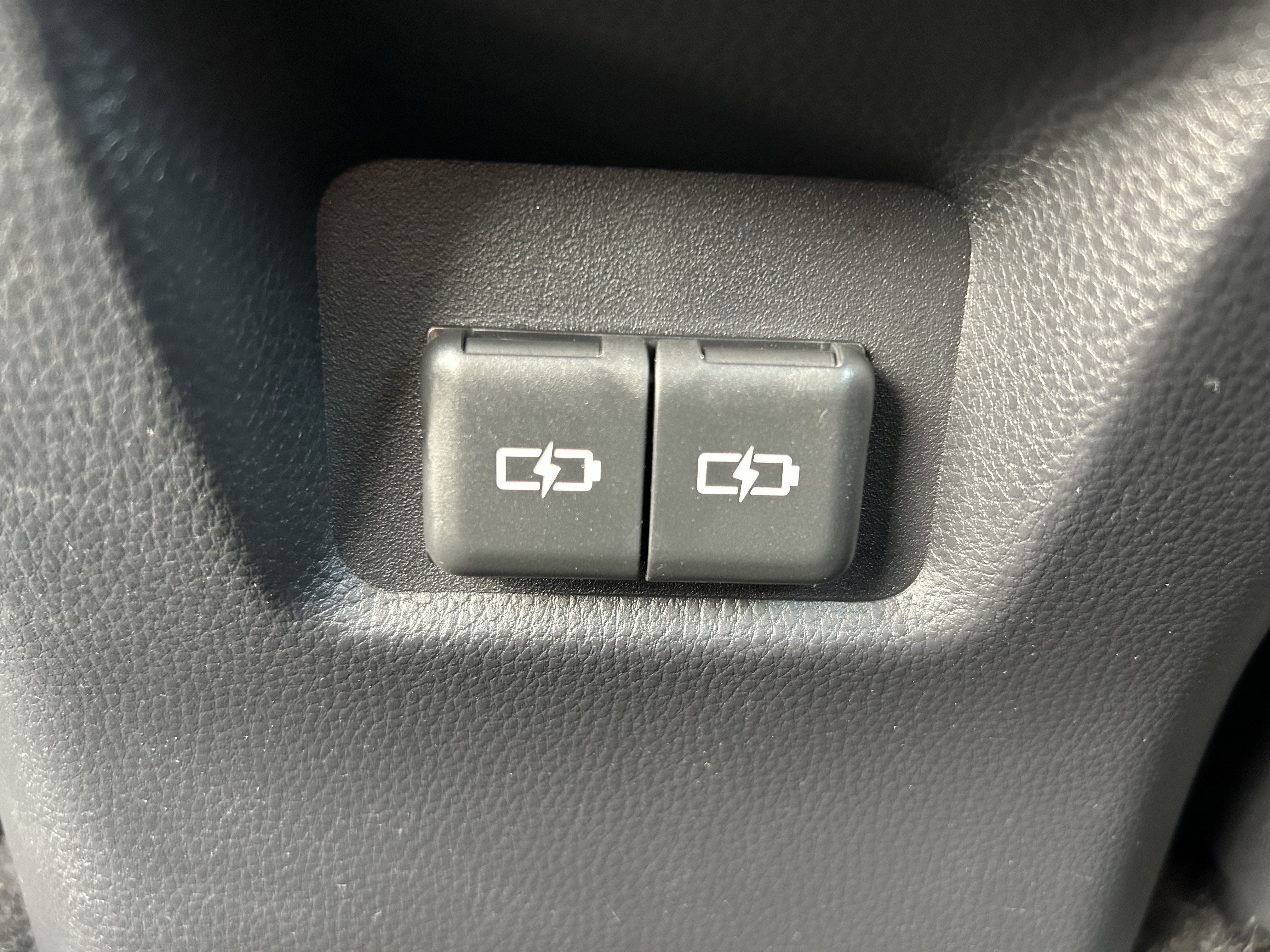 Used 2025 Toyota RAV4 XLE FWD image 19