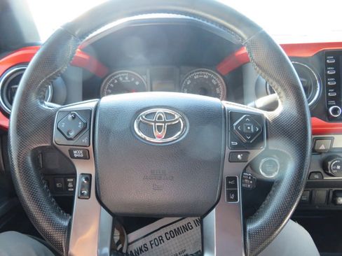 Used 2020 Toyota Tacoma TRD Sport image 21
