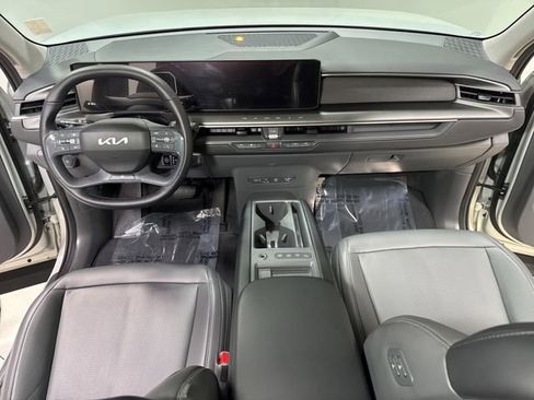 Used 2024 Kia EV9 Light RWD image 17