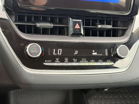 Used 2025 Toyota Corolla LE FWD image 29
