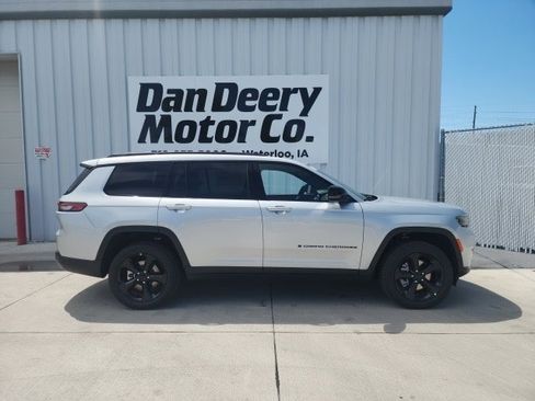 New 2025 Jeep Grand Cherokee L Limited w/ Black Appearance Package image 13