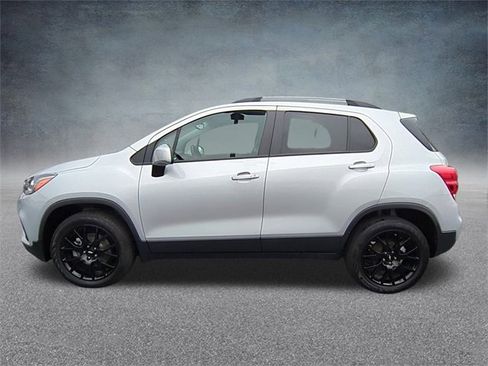 Certified 2022 Chevrolet Trax LT w/ Sport Edition image 6