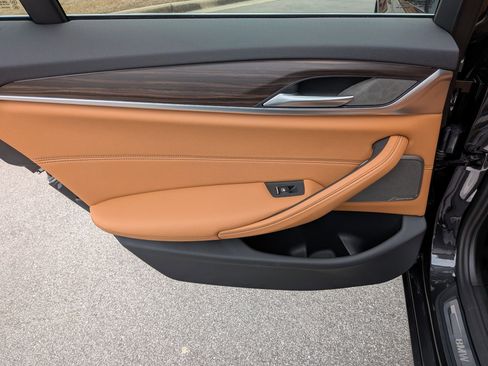 Certified 2023 BMW 530i w/ Premium Package image 29