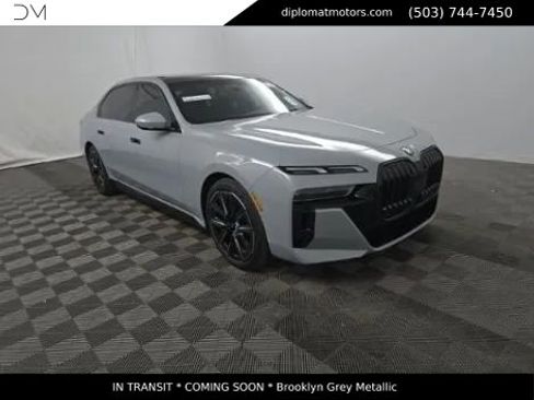 Used 2025 BMW i7 xDrive60 image 3