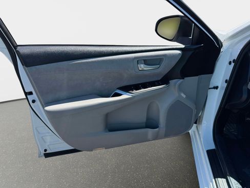 Used 2017 Toyota Camry XSE FWD image 15