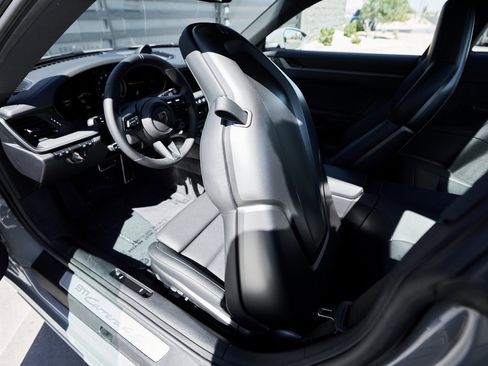 Used 2024 Porsche 911 Carrera 4S w/ Premium Package image 38