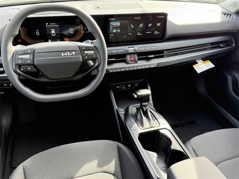New 2026 Kia K4 LXS image 2