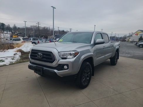 Used 2022 Toyota Tacoma SR5 image 4