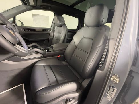 New 2026 Porsche Cayenne GTS image 5