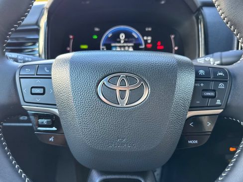 Certified 2025 Toyota Camry SE FWD image 21