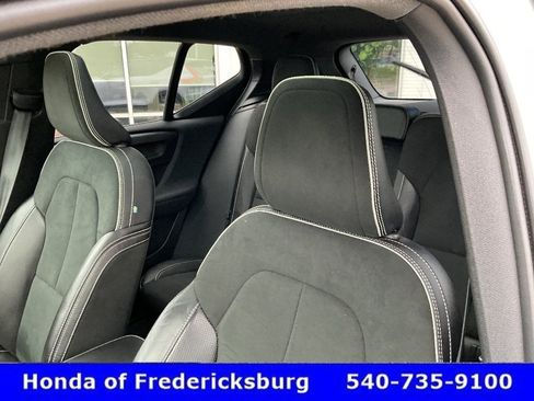 Used 2020 Volvo XC40 T5 R-Design AWD/4WD image 29
