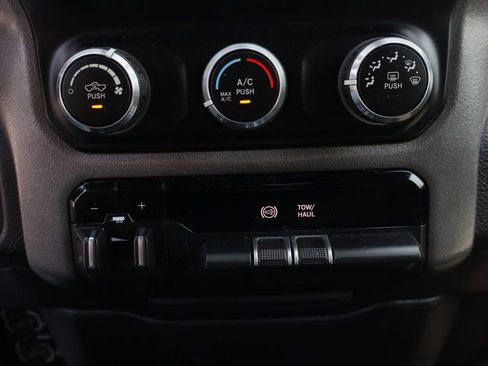 Used 2021 RAM 3500 Big Horn image 34