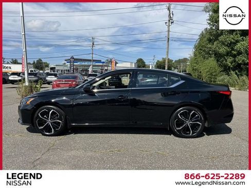 Used 2025 Nissan Altima 2.5 SR FWD image 6