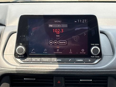 Used 2025 Nissan Rogue SV FWD image 25