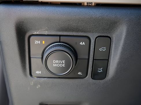 Used 2025 Ford Expedition Active AWD/4WD image 19