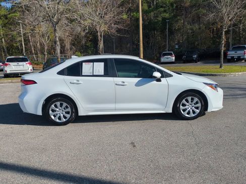 Certified 2025 Toyota Corolla LE image 4