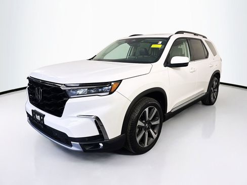 Used 2025 Honda Pilot Elite image 3