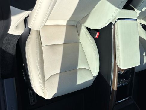 Used 2022 Tesla Model S AWD image 13