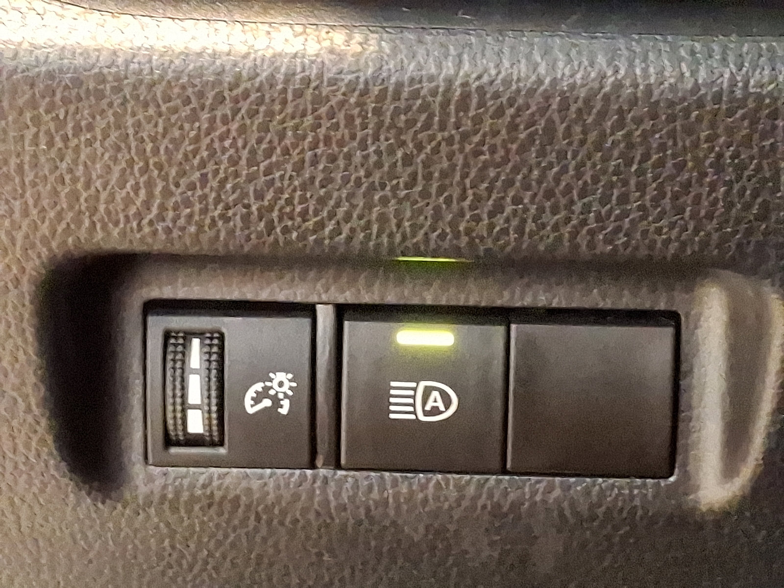 Certified 2022 Toyota RAV4 LE w/ Carpet Mat Package (TMS) AWD/4WD image 25