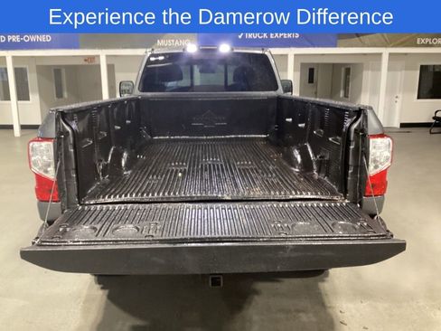 Used 2017 Nissan Titan SV image 5