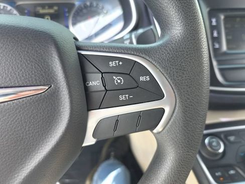 Used 2016 Chrysler 200 Limited FWD image 18