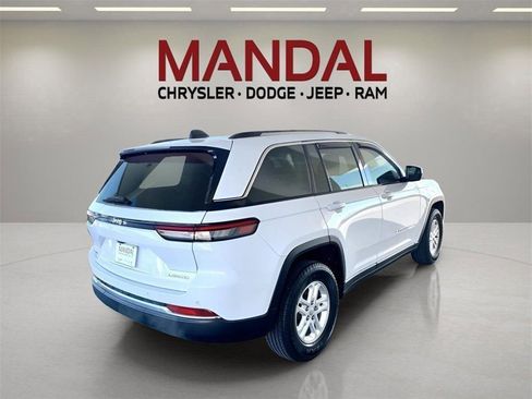 Used 2023 Jeep Grand Cherokee Laredo image 6