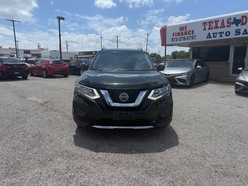 Used 2018 Nissan Rogue SV w/ Sun & Sound Touring Package FWD image 2