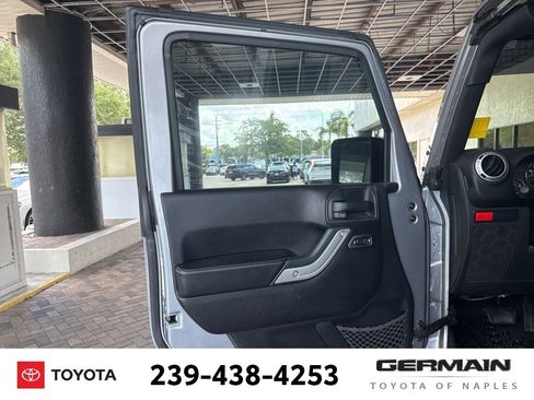 Used 2016 Jeep Wrangler Rubicon AWD/4WD image 17