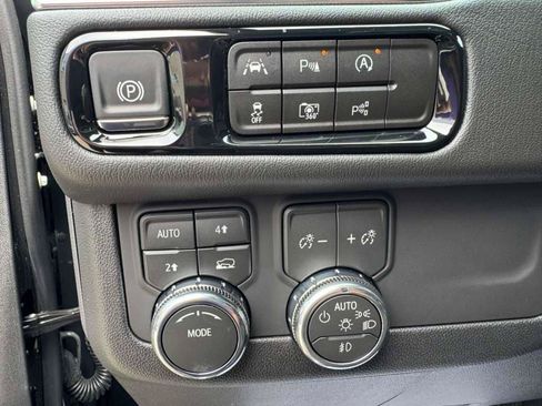 Used 2026 GMC Yukon Denali AWD/4WD image 44