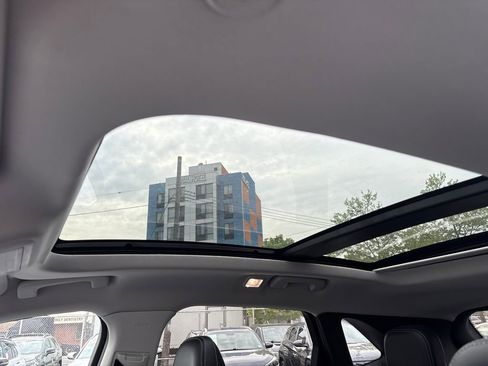 Used 2022 Ford Escape Titanium image 13