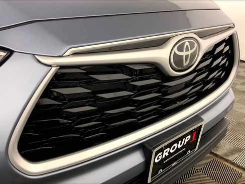Used 2023 Toyota Highlander XLE image 30