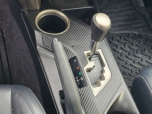 Used 2013 Toyota RAV4 Limited image 33