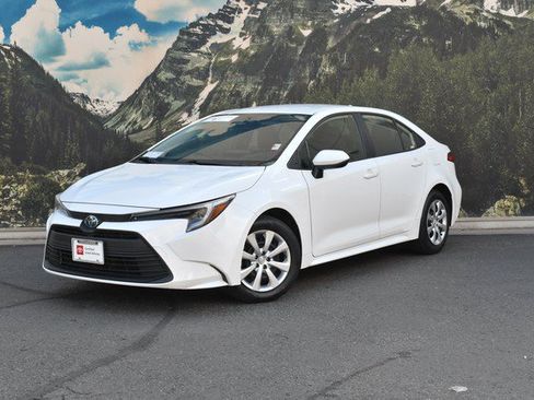 Certified 2025 Toyota Corolla LE FWD image 6