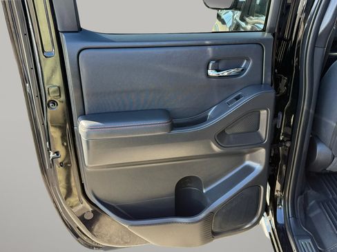 Used 2022 Nissan Frontier PRO-4X image 24