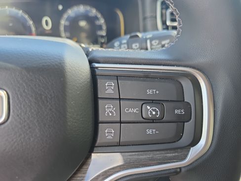 Used 2022 Jeep Wagoneer Series II AWD/4WD image 26