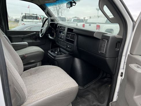 Used 2017 GMC Savana 2500 RWD image 11