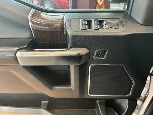 Used 2015 Ford F150 Platinum w/ Equipment Group 701A Luxury image 15