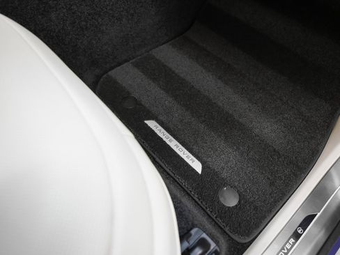 Used 2024 Land Rover Range Rover SV image 19