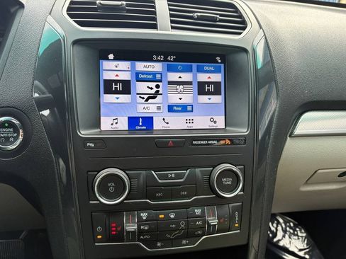Used 2019 Ford Explorer XLT w/ Equipment Group 201A AWD/4WD image 13