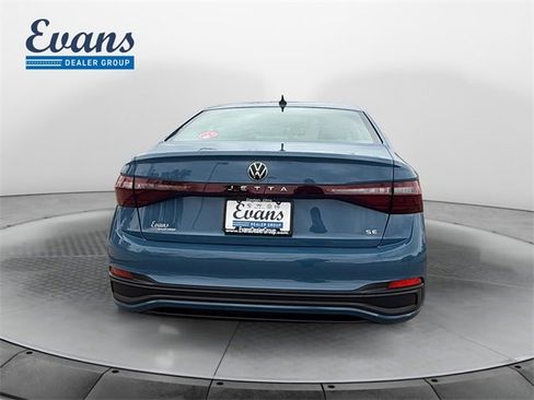 Used 2025 Volkswagen Jetta SE w/ Sunroof Package image 4