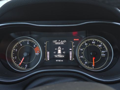 Used 2020 Jeep Cherokee Latitude Plus image 18