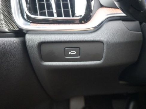 New 2026 Volvo V60 B5 Cross Country Plus w/ Protection Package Premier image 28