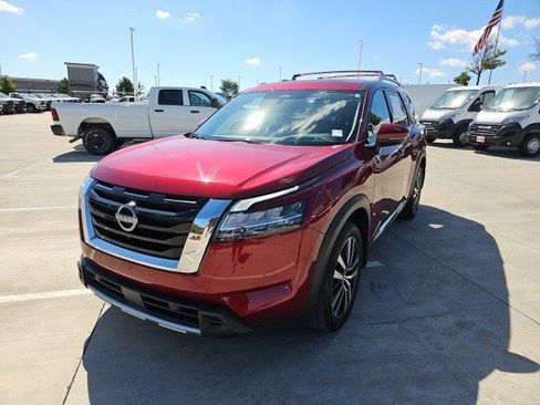 Used 2024 Nissan Pathfinder Platinum w/ Cargo Package image 2