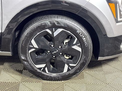 Certified 2024 Kia Niro Wind w/ Wind Preserve Package FWD image 24